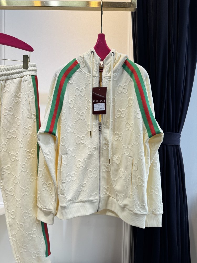 Костюм женский фото 2