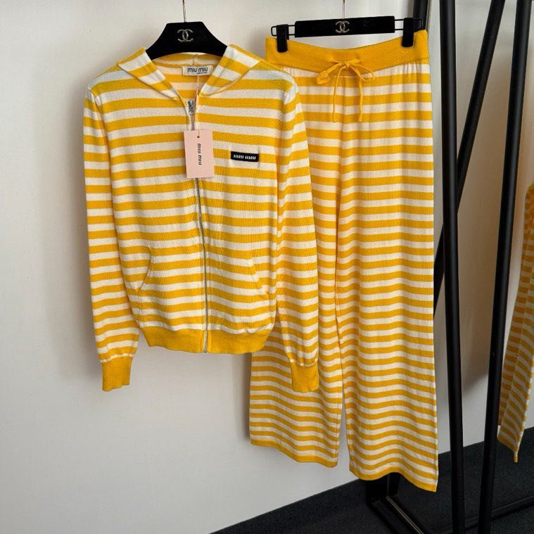 Костюм женский фото 2