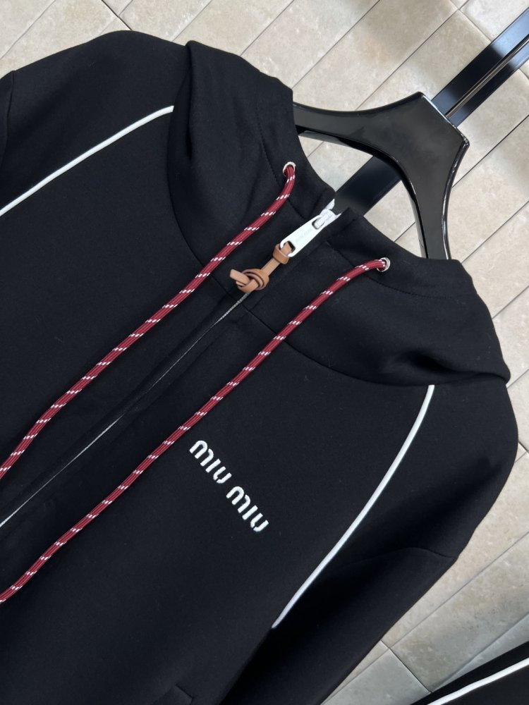 Костюм женский фото 2