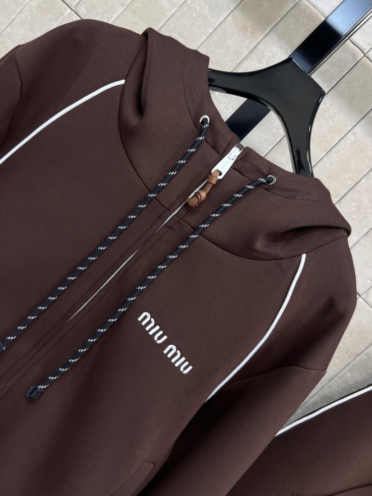 Костюм женский фото 2