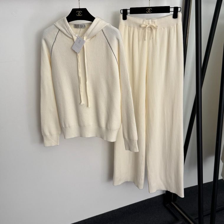 Костюм женский фото 2