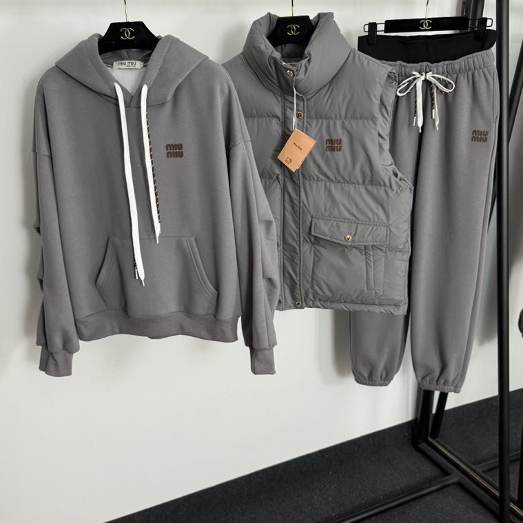 Костюм жіночий фото 2