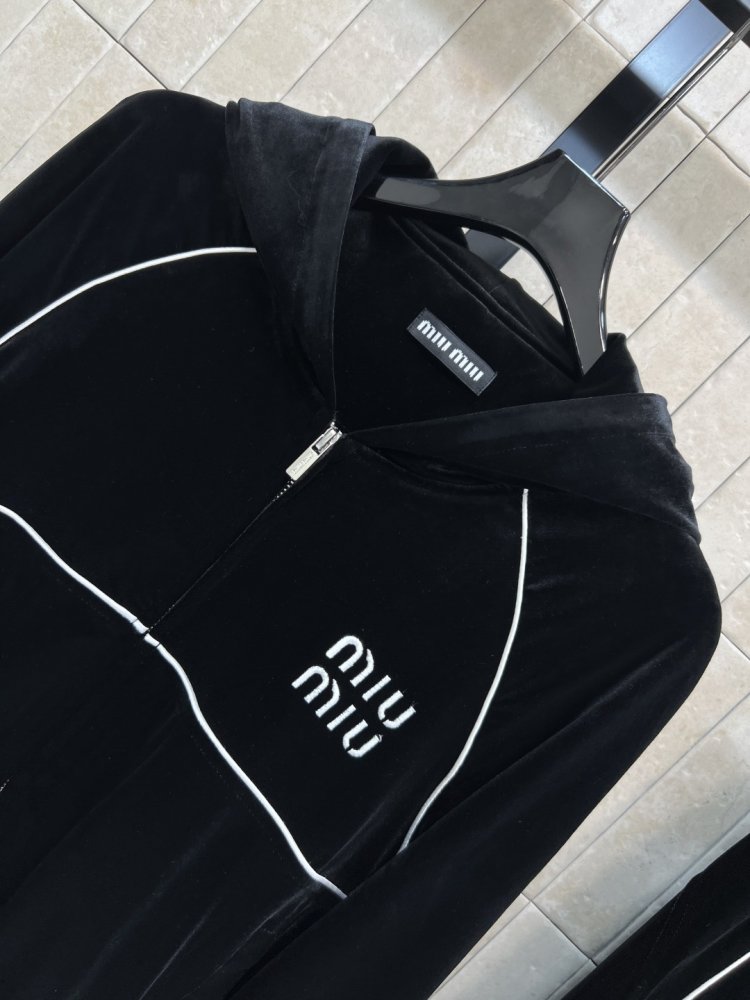 Костюм женский фото 2