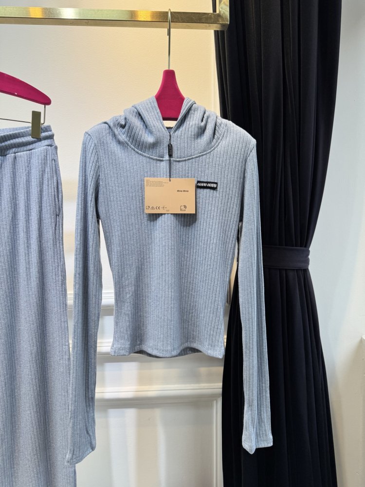 Костюм женский фото 2