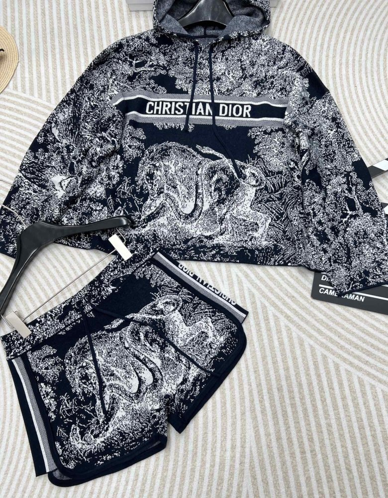 Костюм жіночий фото 2