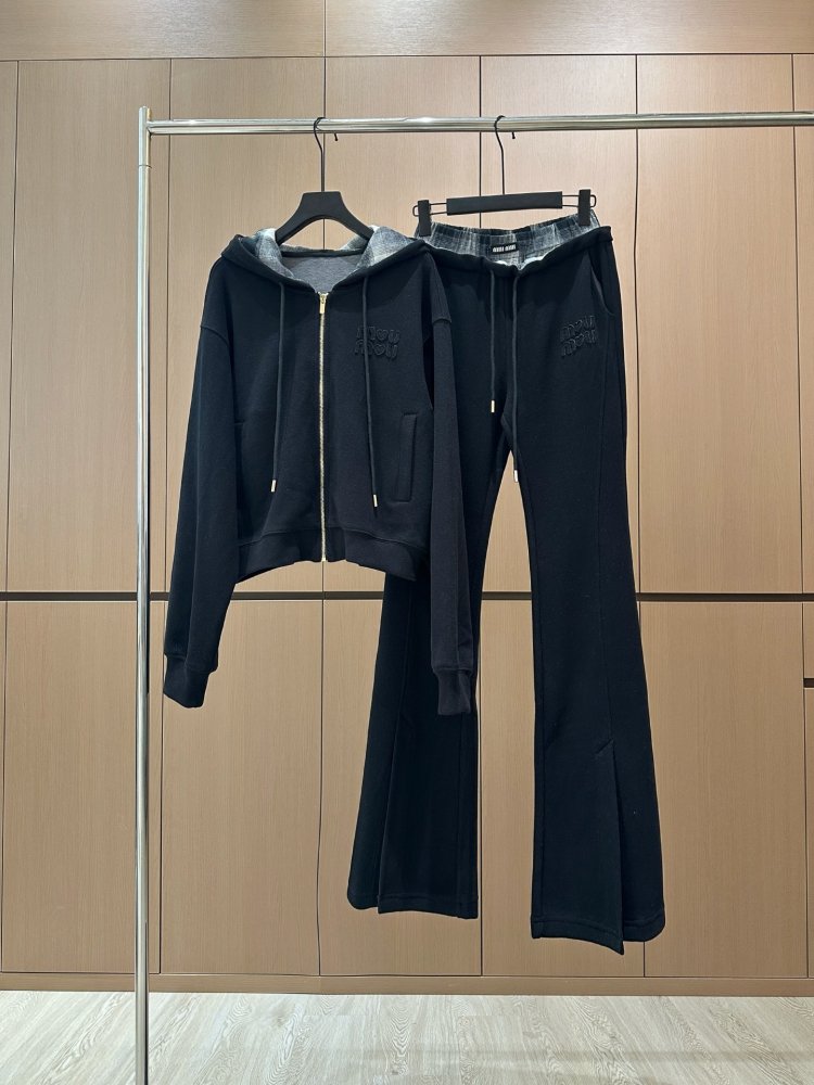 Костюм женский фото 2