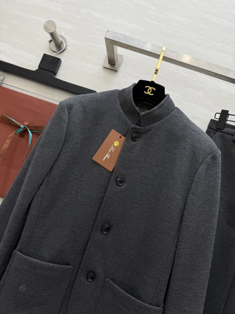 Costume female фото 2