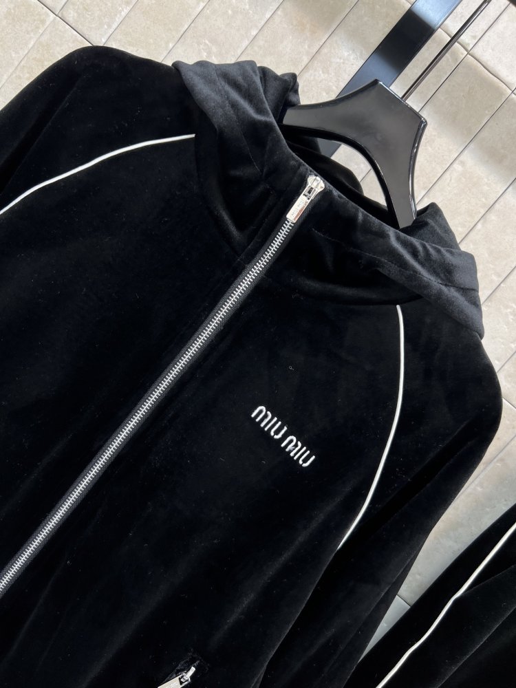 Костюм жіночий фото 2