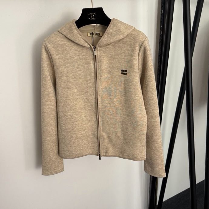 Костюм женский фото 2