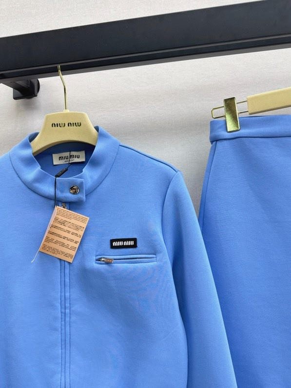 Костюм жіночий фото 2