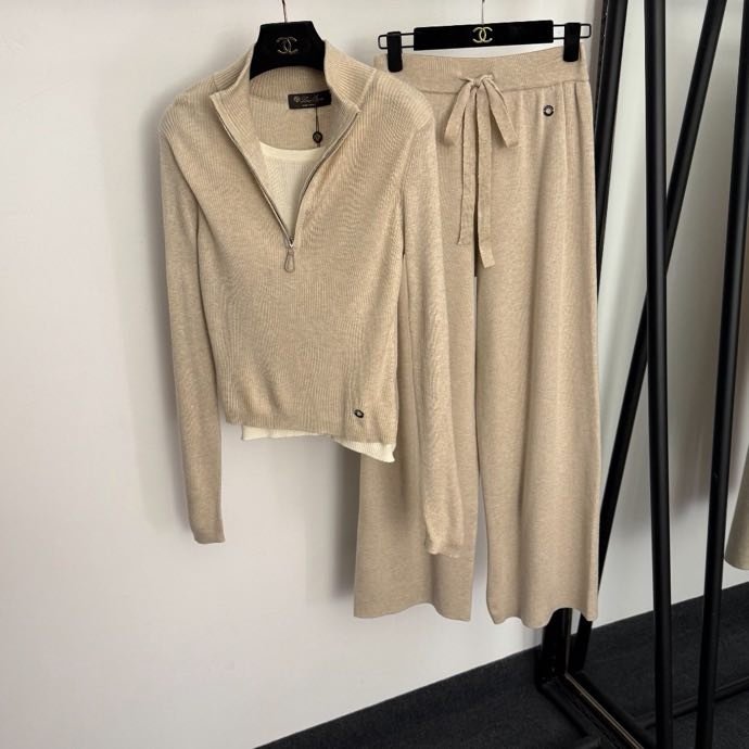 Costume female фото 2