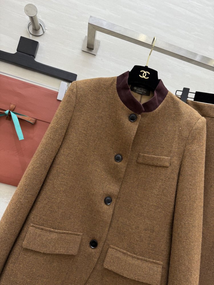 Costume female фото 2