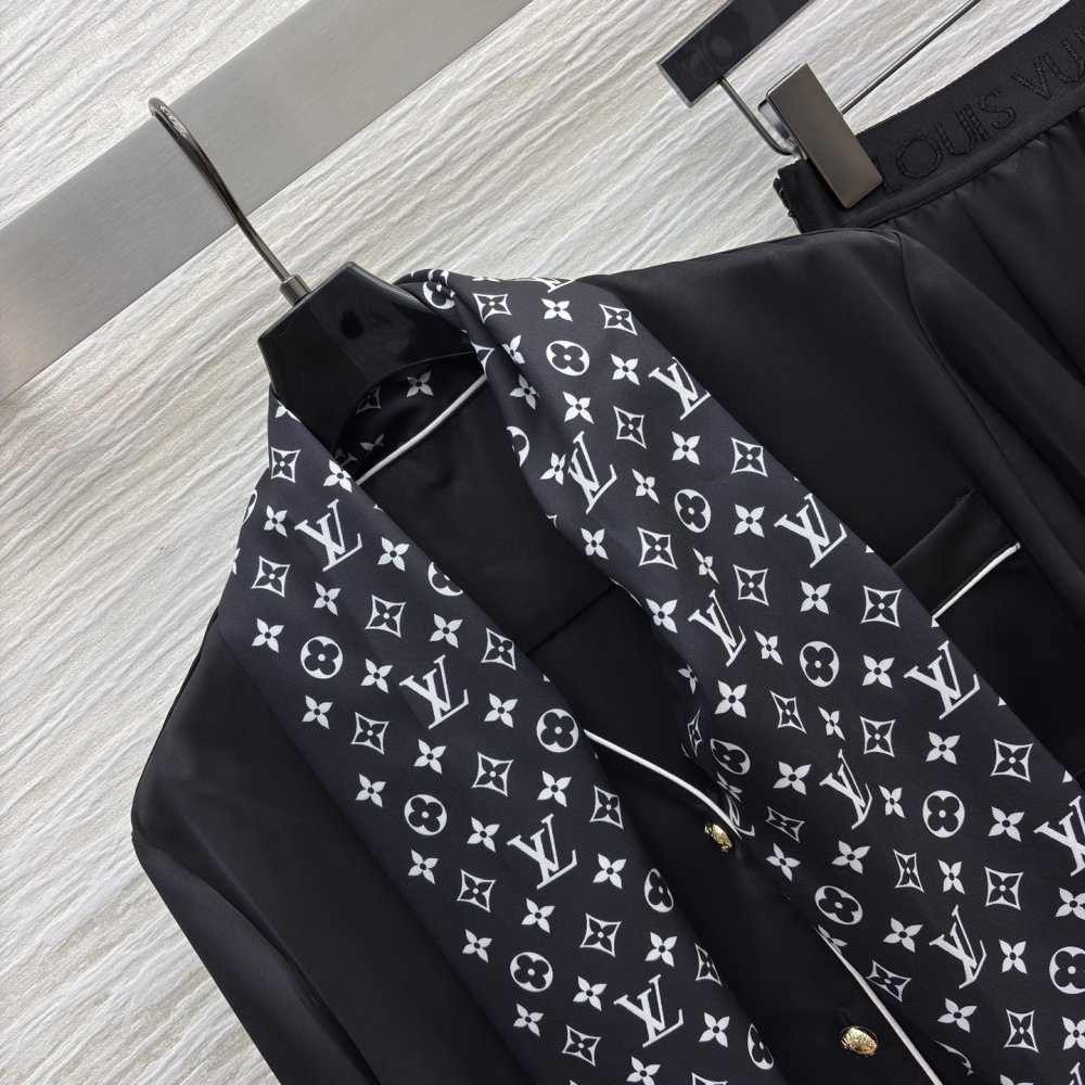 Костюм женский фото 2