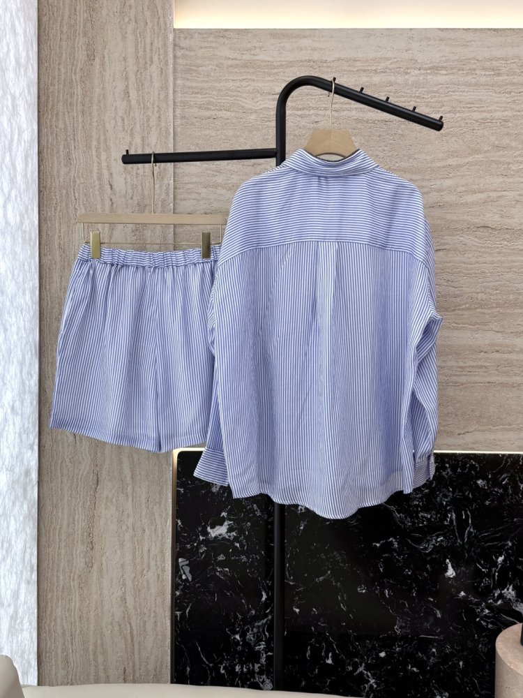 Costume female фото 2