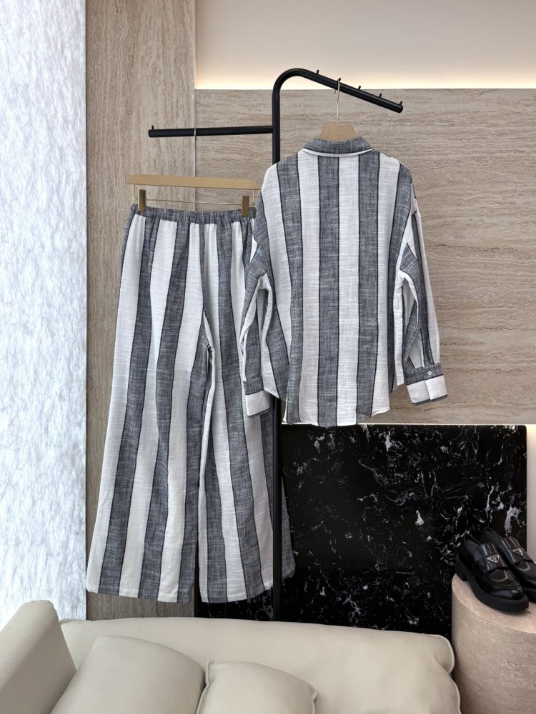 Costume female фото 2