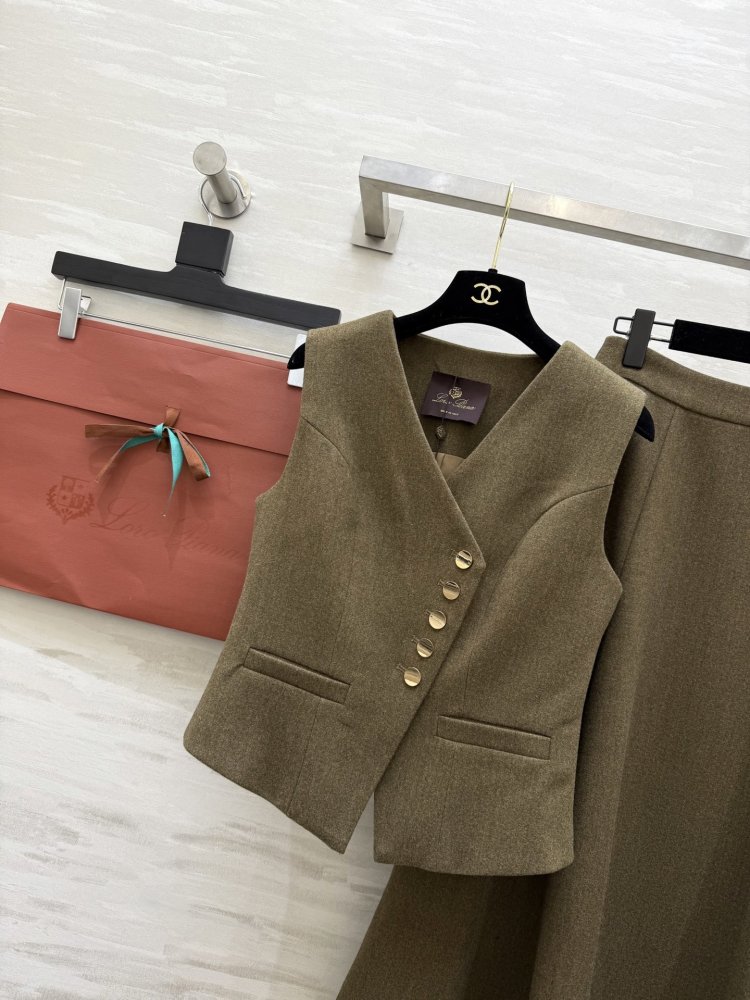 Costume female фото 2