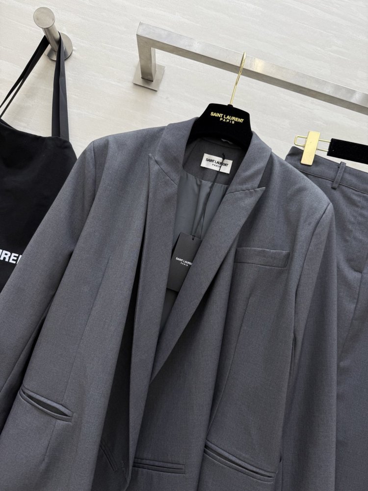 Костюм женский фото 3