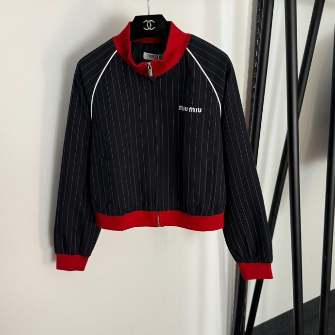 Костюм жіночий фото 3