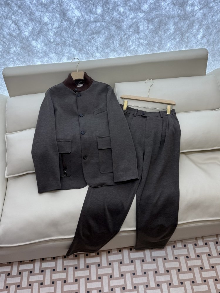 Костюм жіночий фото 3