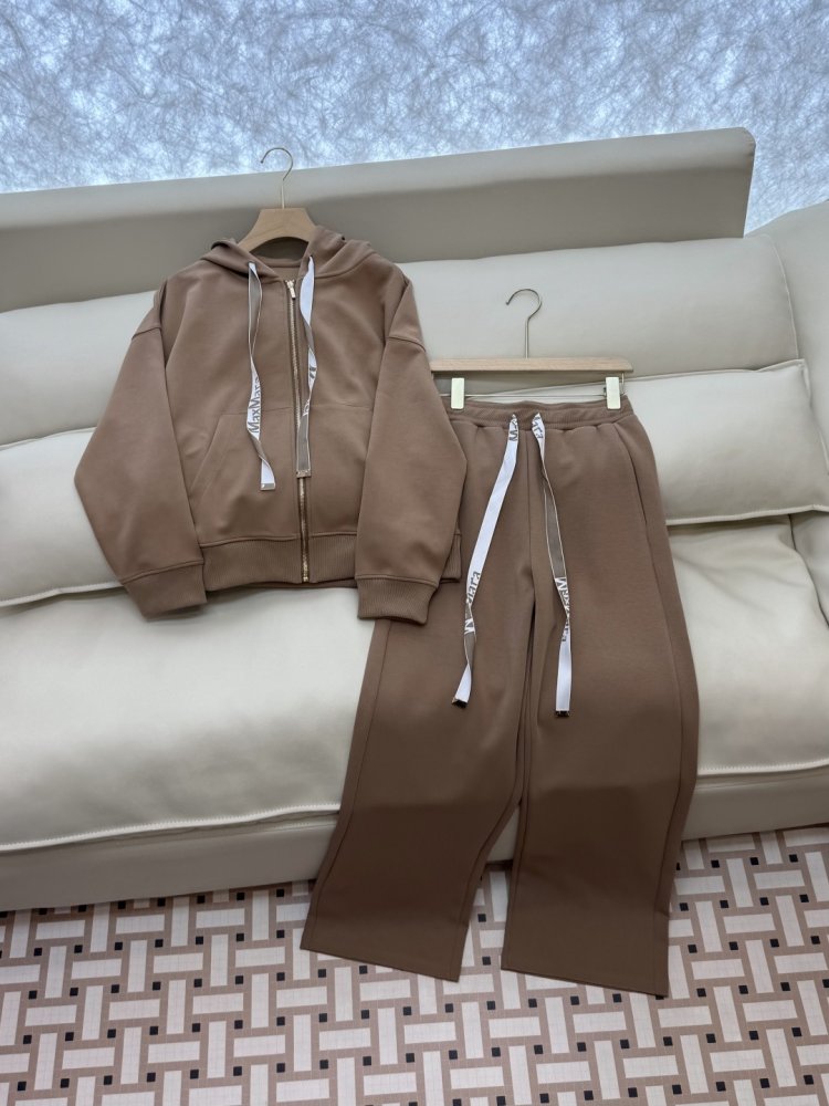 Костюм жіночий фото 3