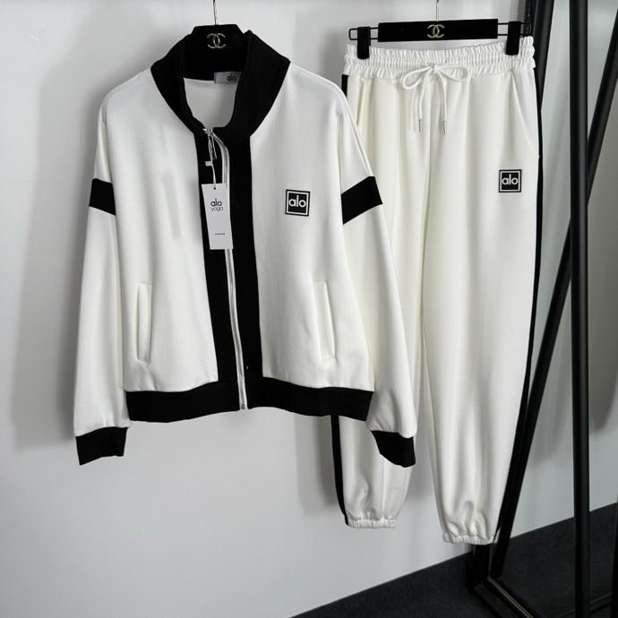 Костюм женский фото 3