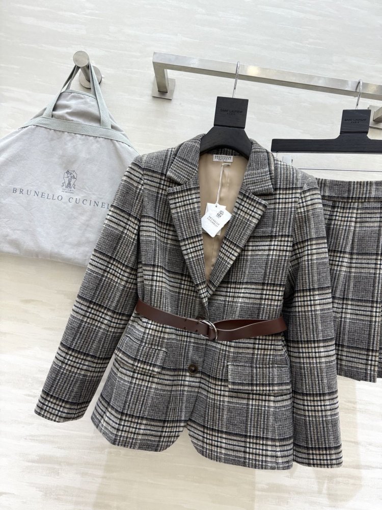 Костюм женский фото 3