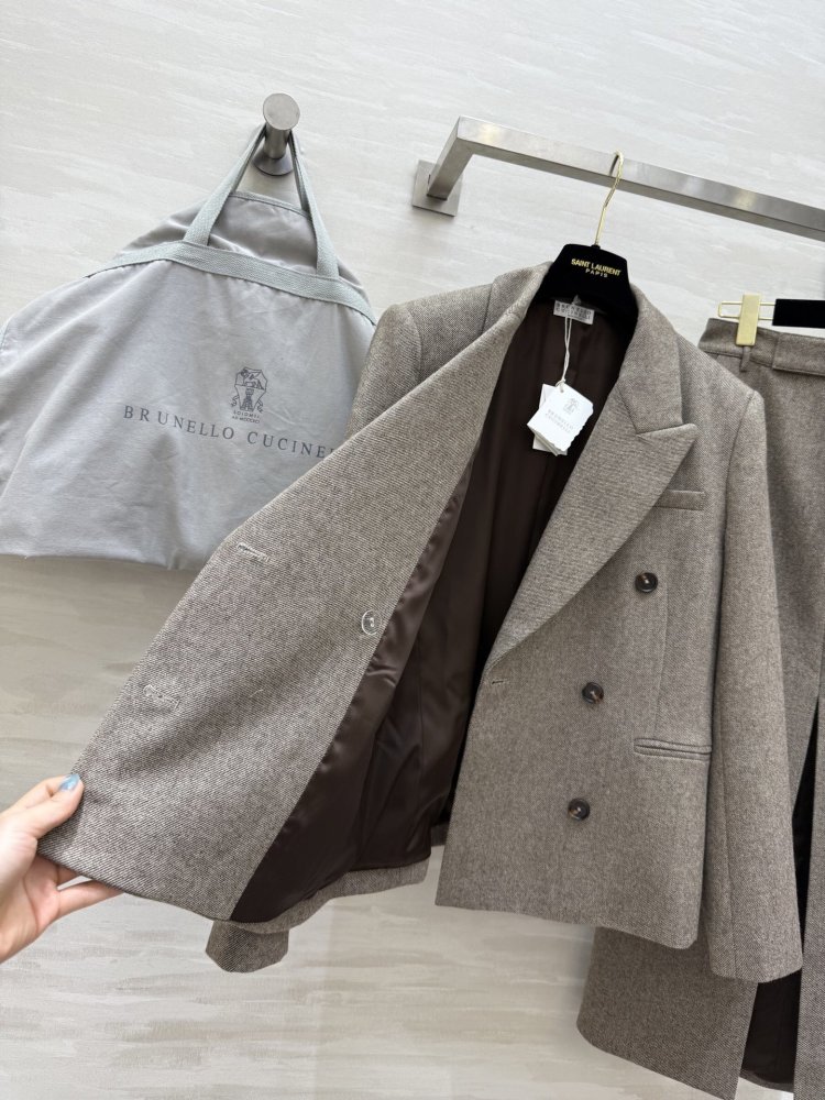 Костюм женский фото 3