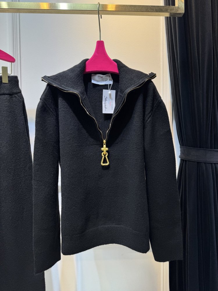 Costume female фото 3