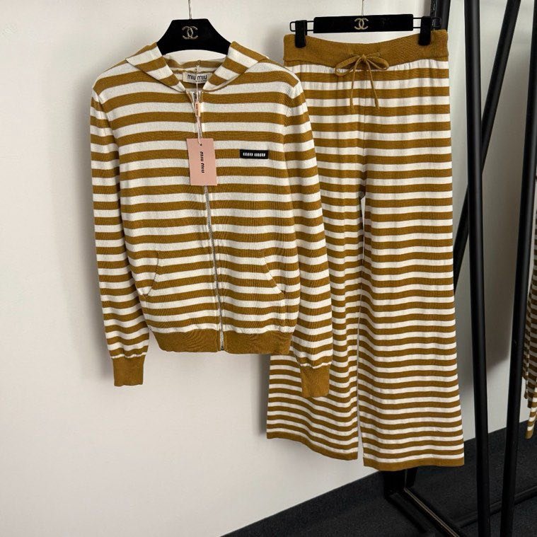 Костюм женский фото 3