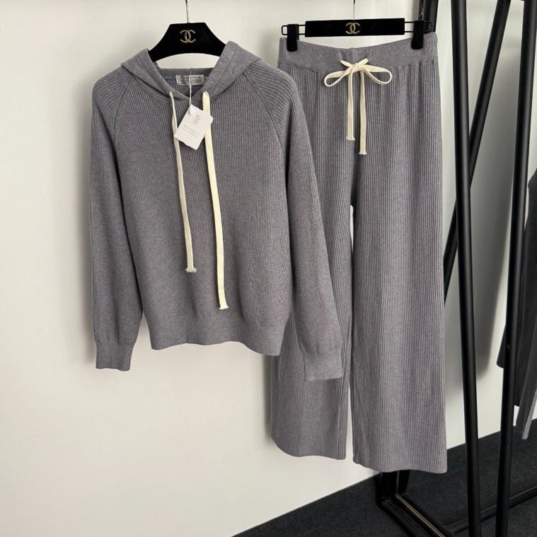 Костюм женский фото 3