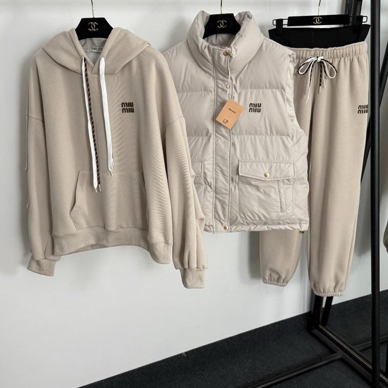 Костюм жіночий фото 3