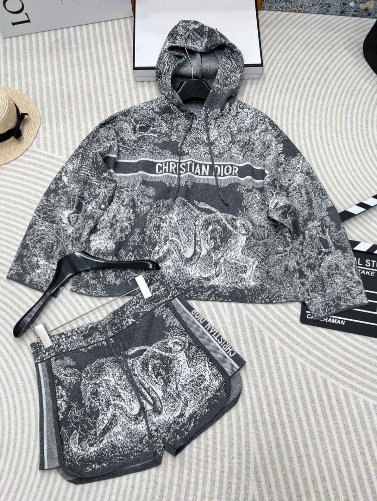 Костюм женский фото 3