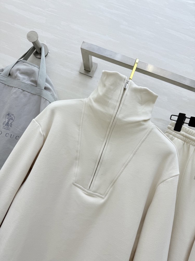 Костюм женский фото 3