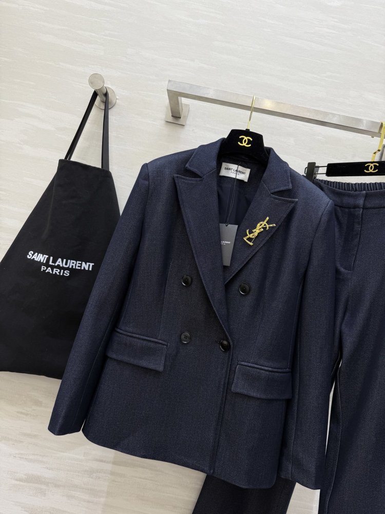 Костюм женский фото 3