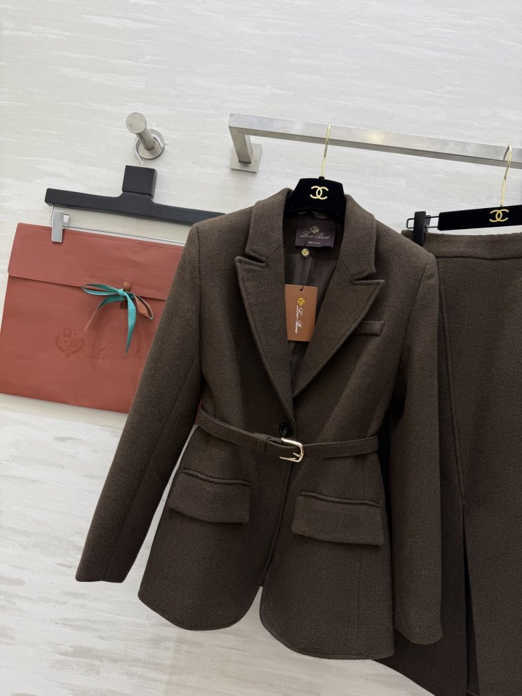 Костюм женский фото 3