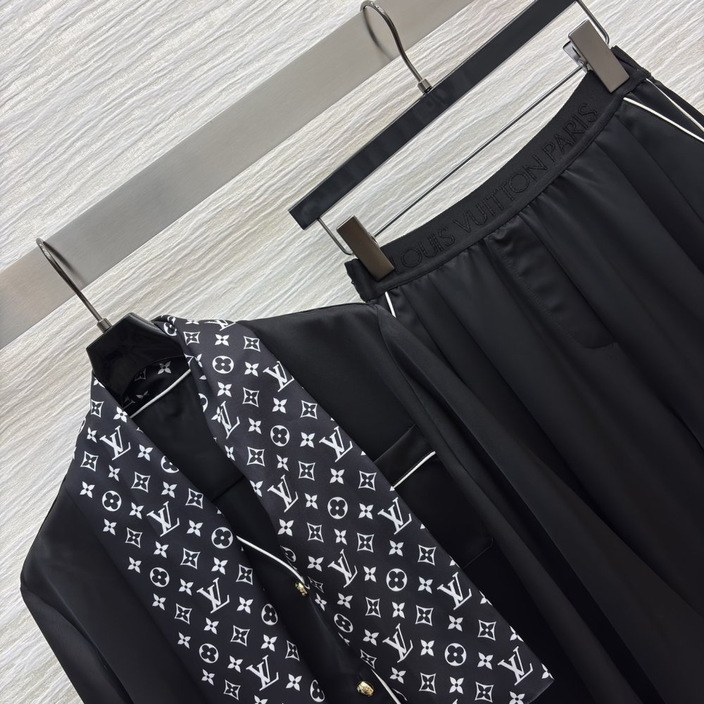 Костюм женский фото 3