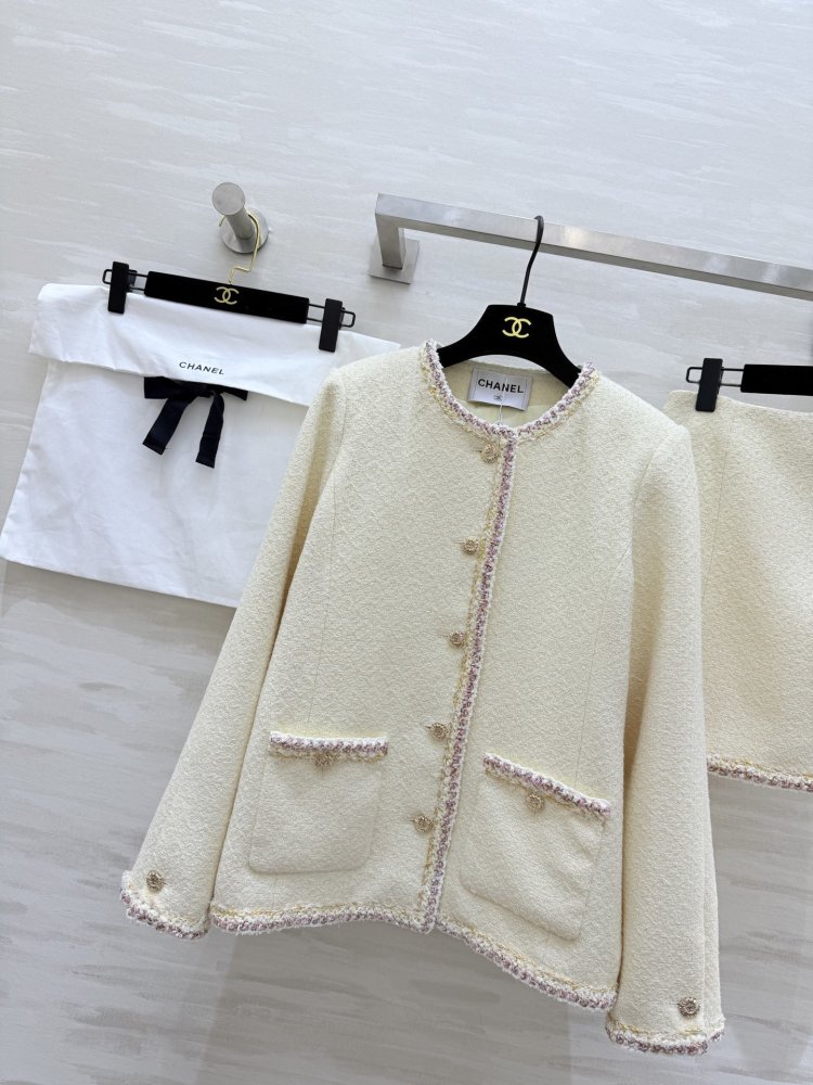 Костюм женский фото 3