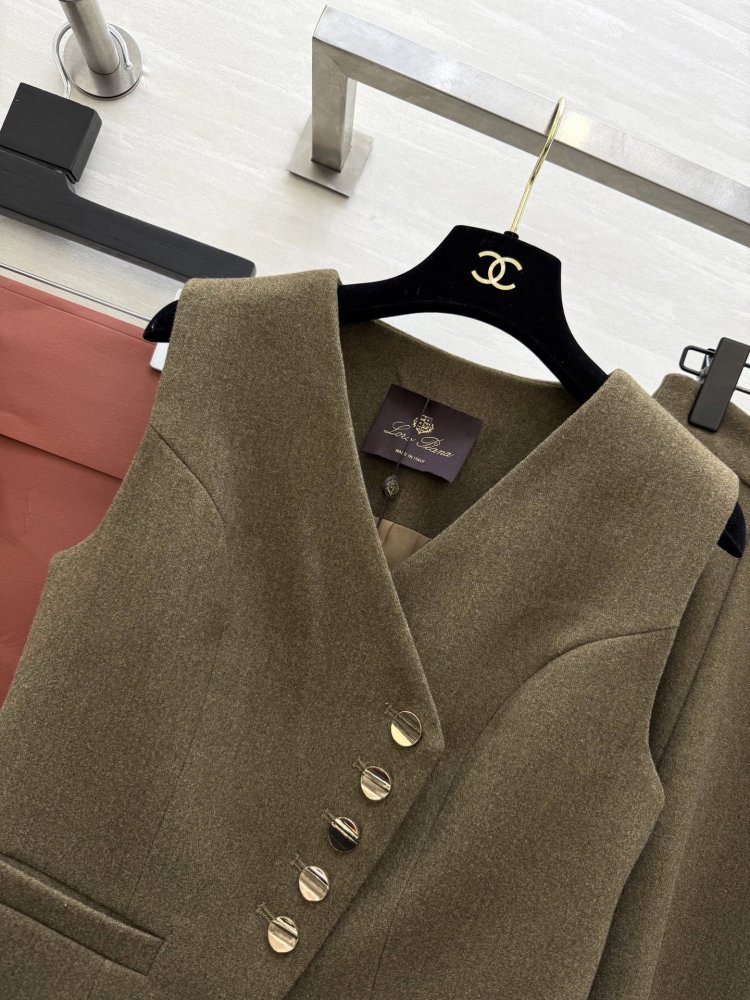 Costume female фото 3