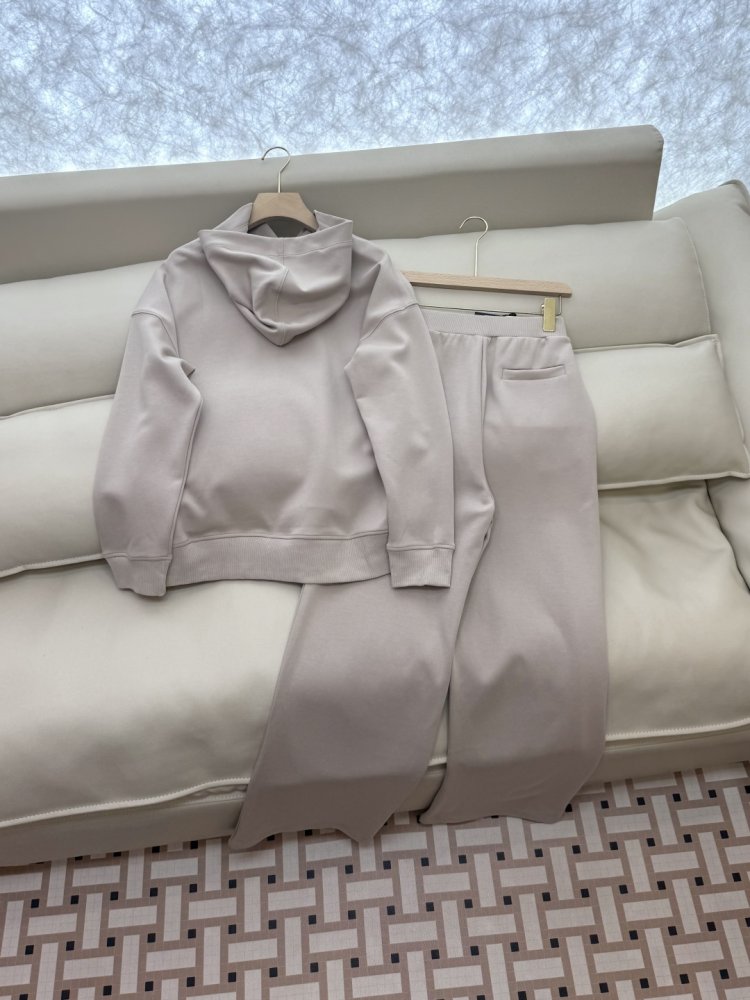 Costume female фото 4