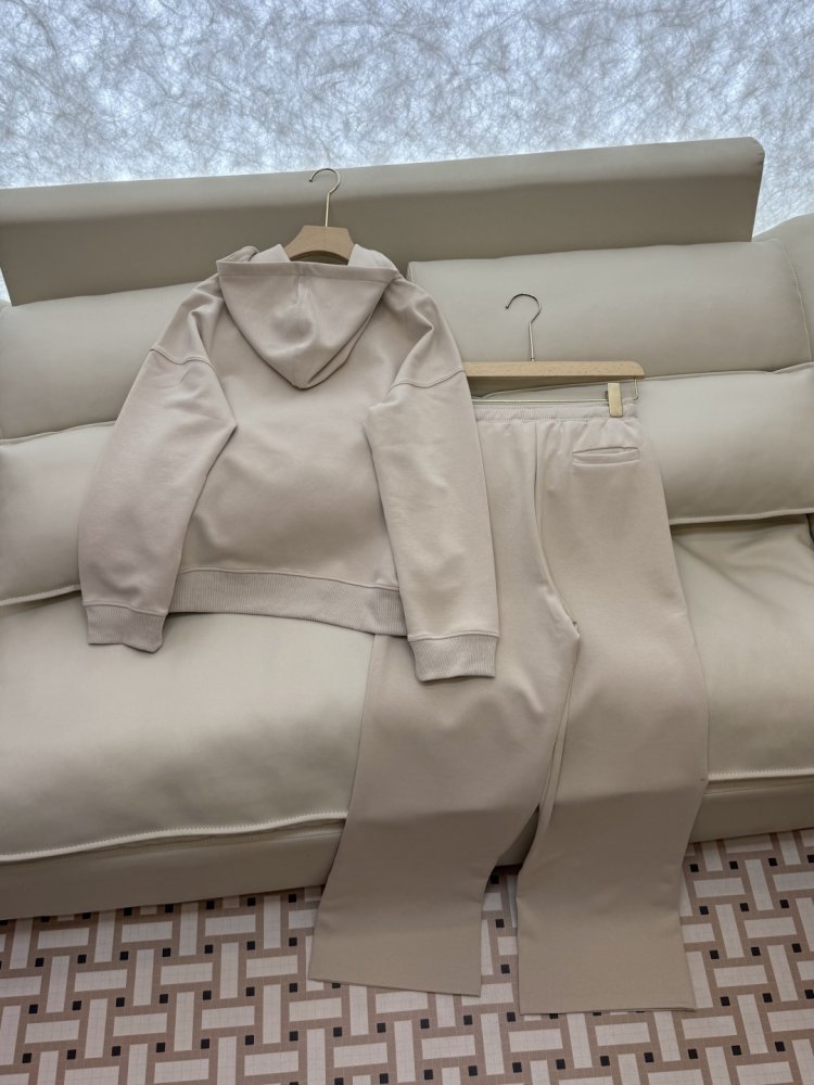 Костюм жіночий фото 4