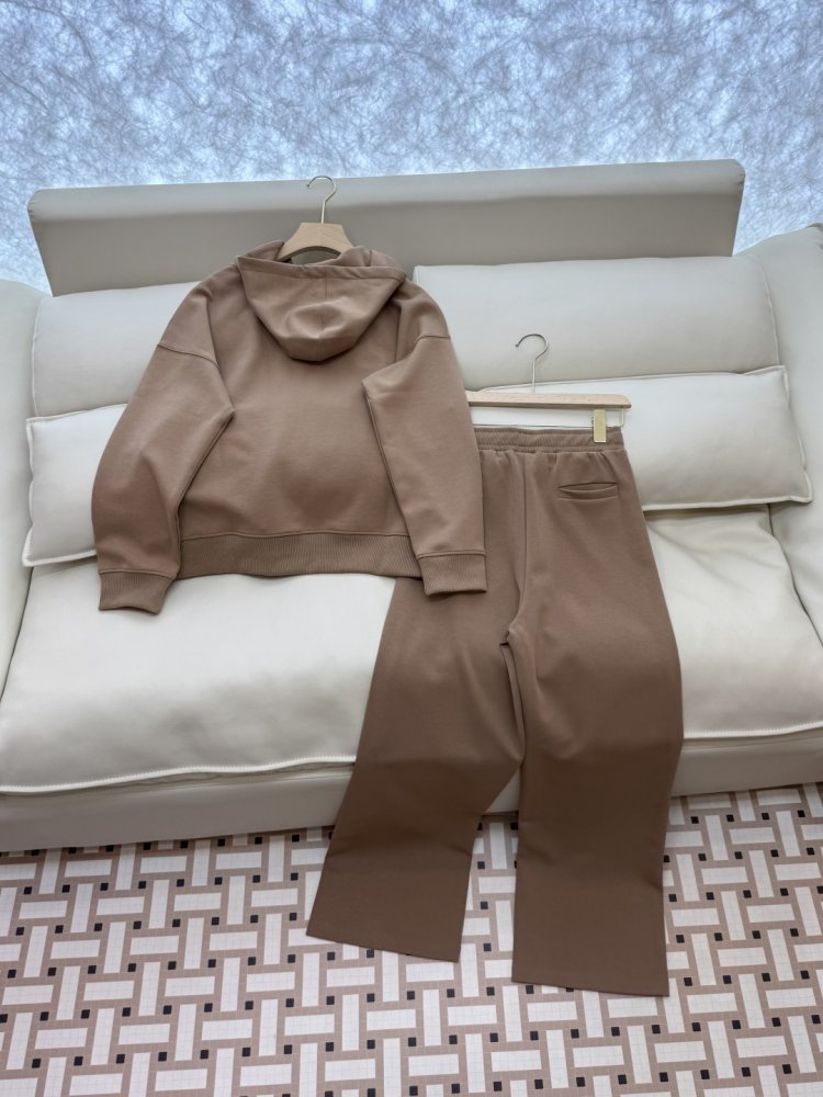 Костюм жіночий фото 4