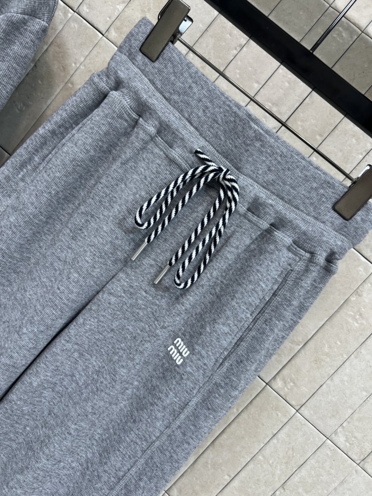 Костюм жіночий фото 4