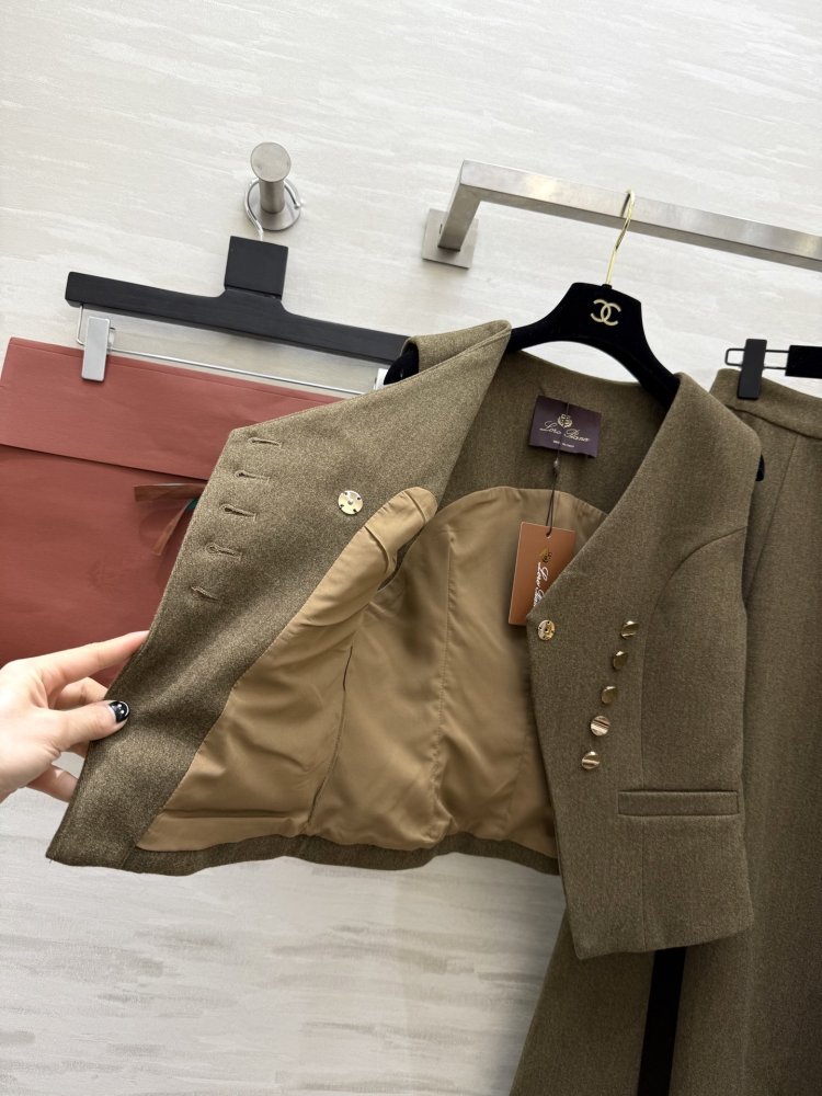 Costume female фото 4