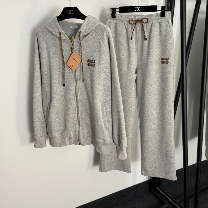 Костюм женский фото 5