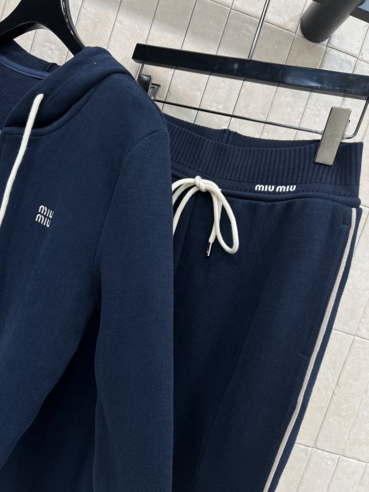 Костюм женский фото 5