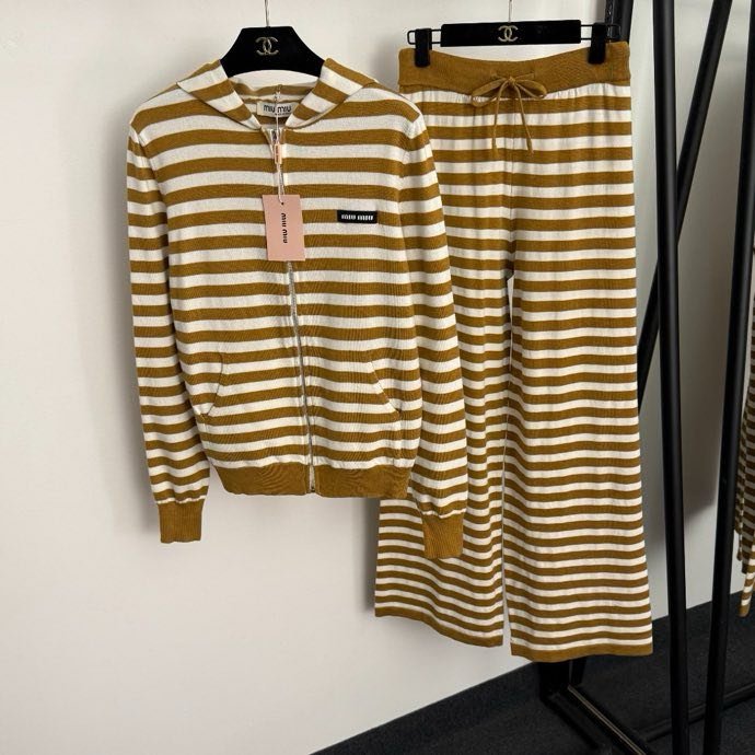 Костюм женский фото 5