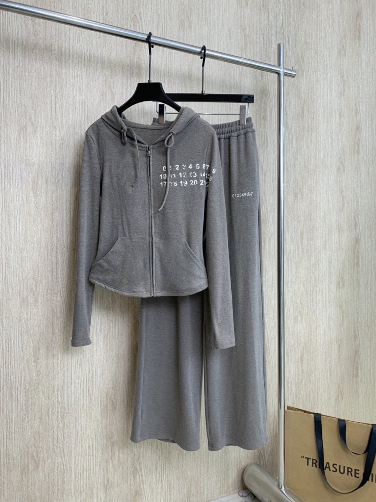 Костюм женский фото 6