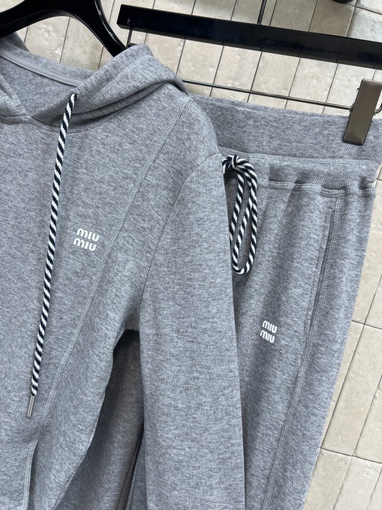 Костюм жіночий фото 6