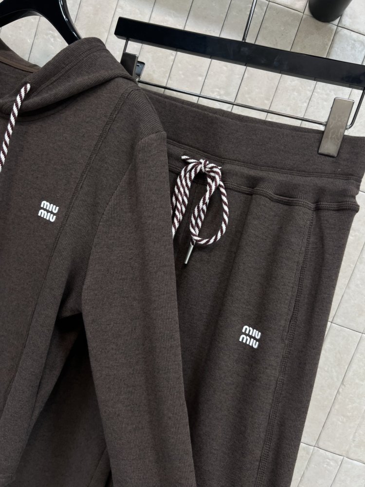 Костюм женский фото 6