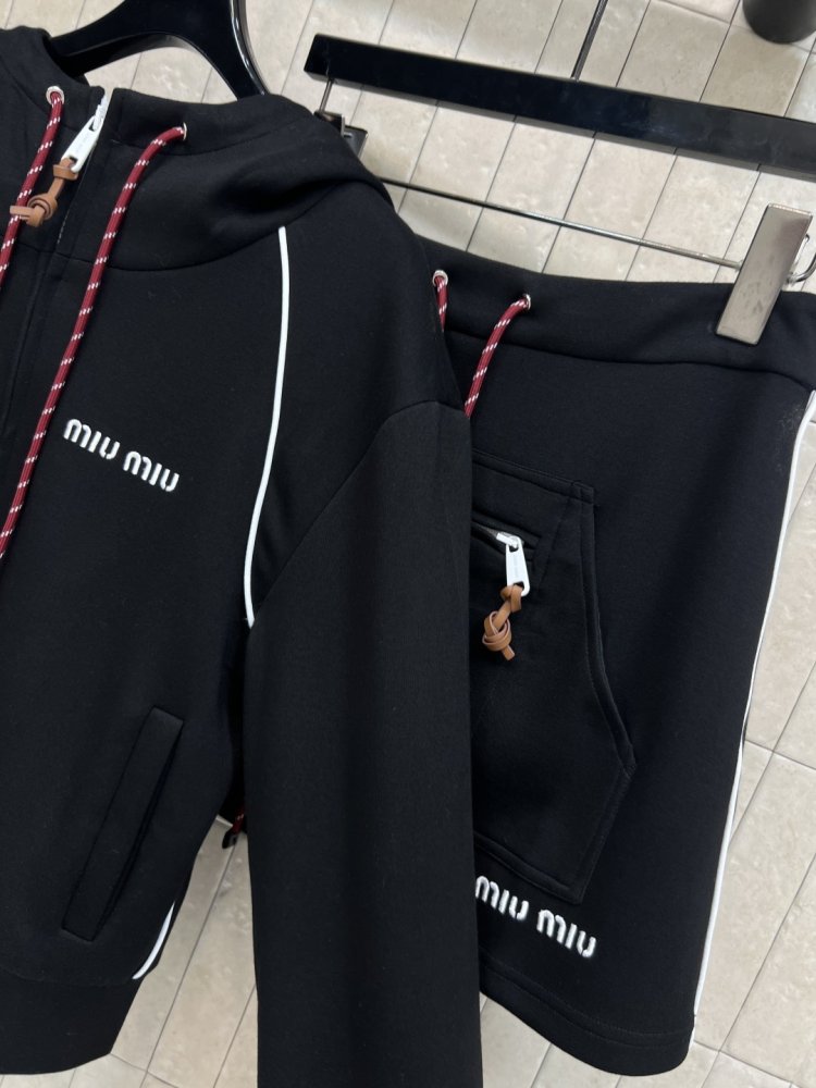 Костюм женский фото 6